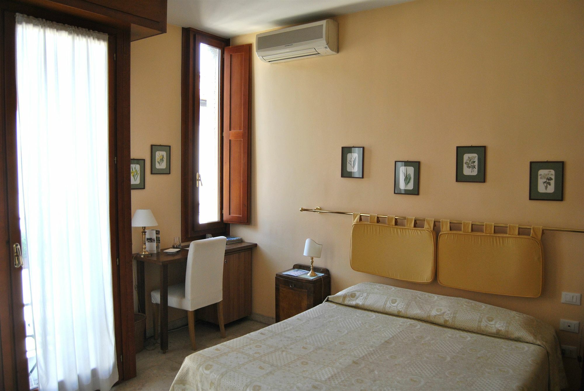 Pensión A Teatro Florencia